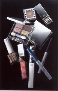 全球正品化妆品批发直供 一线大牌超低折扣，精细化学品全渠道赋能